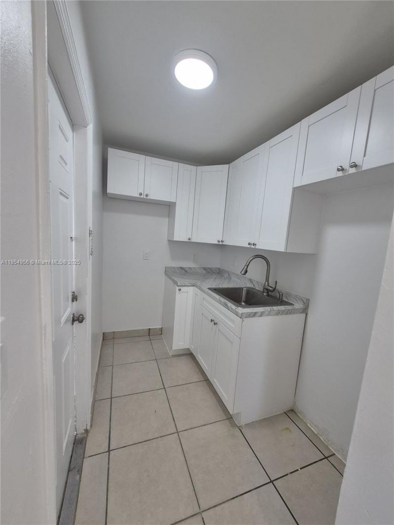 1018 NW 6th Ave, Unit 1-2, Fort Lauderdale, FL 33311 Photo