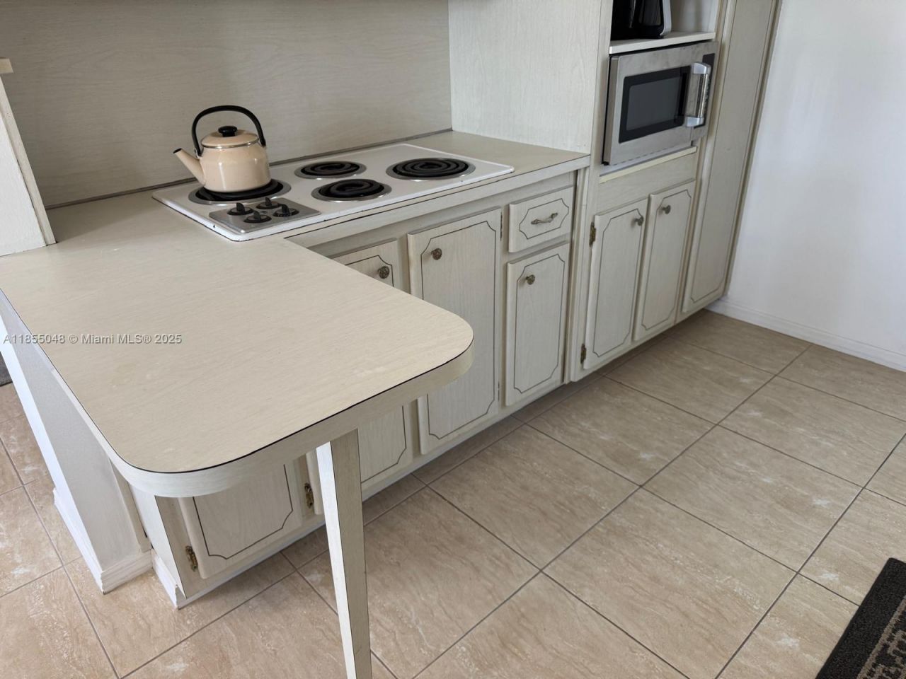 7800 Carlyle Ave., Unit 6C, Miami Beach, FL 33141 Photo