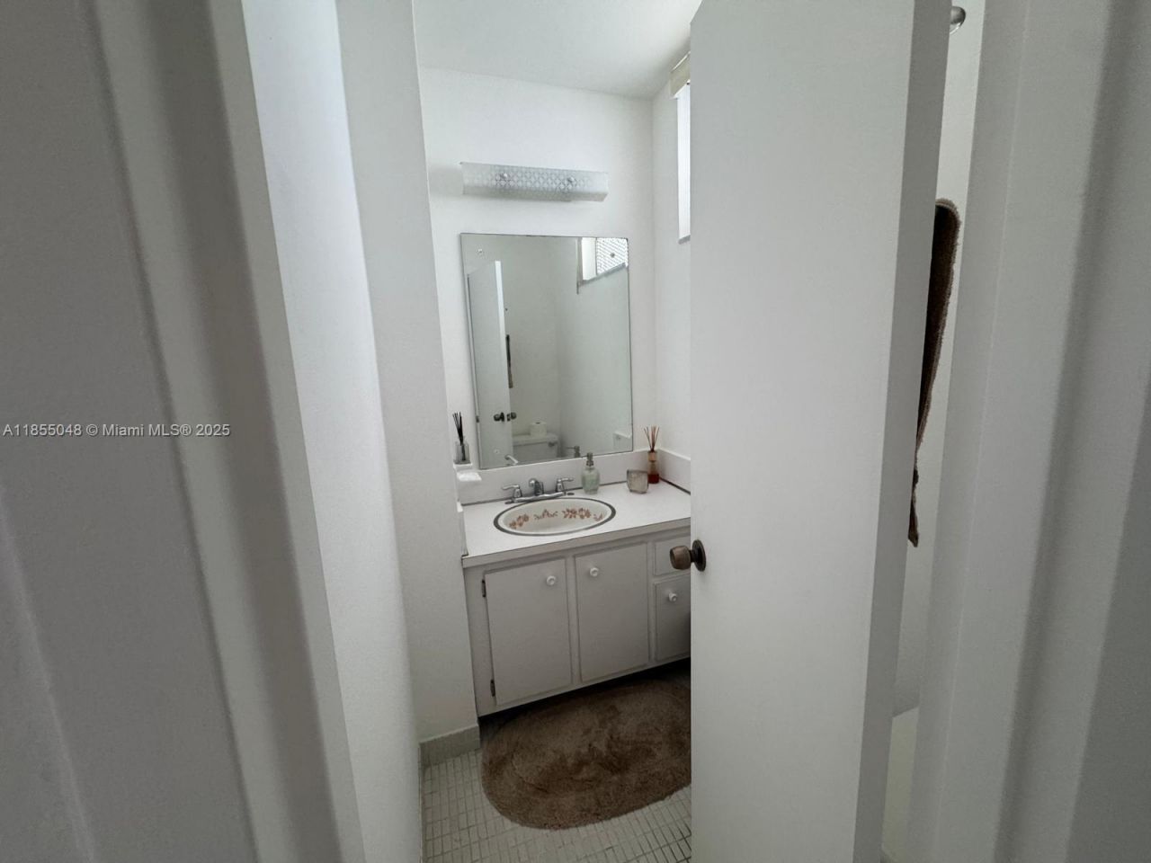 7800 Carlyle Ave., Unit 6C, Miami Beach, FL 33141 Photo