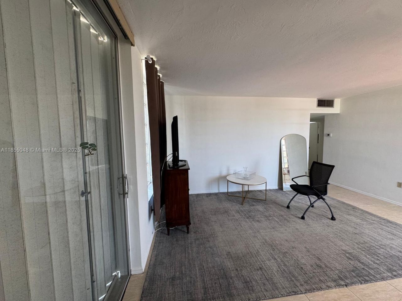 7800 Carlyle Ave., Unit 6C, Miami Beach, FL 33141 Photo