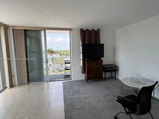7800 Carlyle Ave., Unit 6C, Miami Beach, FL 33141 Photo