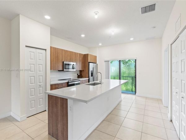 7831 NW 104th Ave, Unit 22, Doral, FL 33178