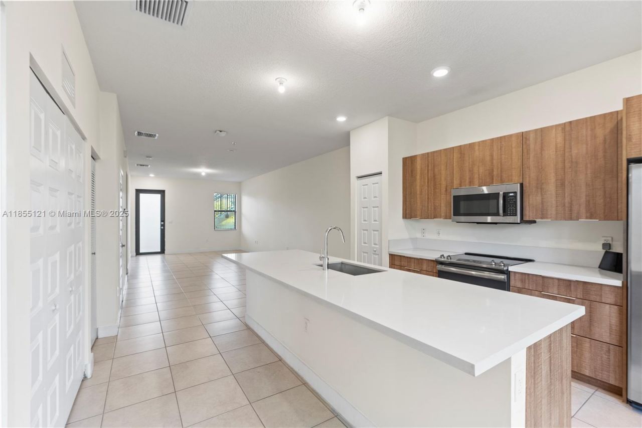 7831 NW 104th Ave, Unit 22, Doral, FL 33178 Photo