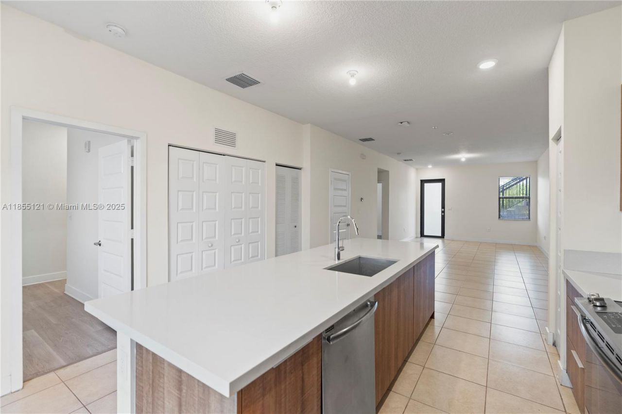 7831 NW 104th Ave, Unit 22, Doral, FL 33178 Photo