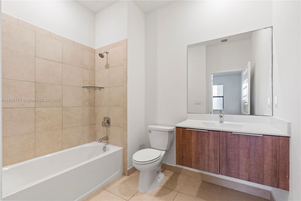 7831 NW 104th Ave, Unit 22, Doral, FL 33178 Photo