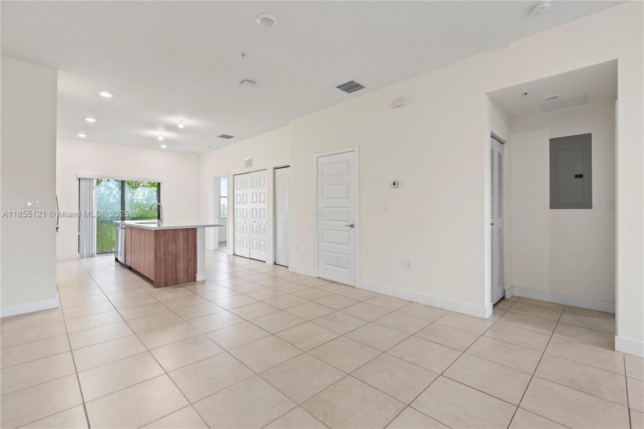 7831 NW 104th Ave, Unit 22, Doral, FL 33178 Photo