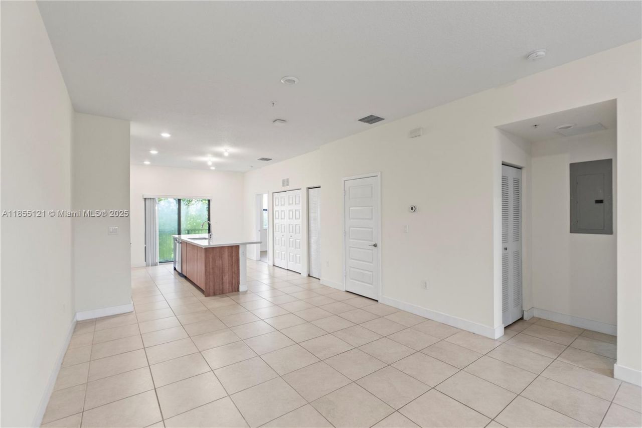 7831 NW 104th Ave, Unit 22, Doral, FL 33178 Photo