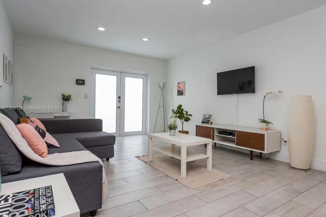 350 NW 50th St, Miami, FL 33127 Photo