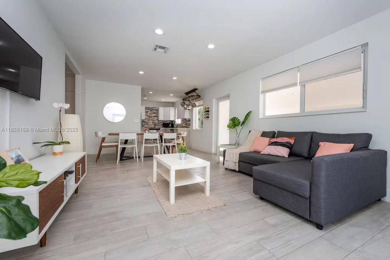 350 NW 50th St, Miami, FL 33127 Photo