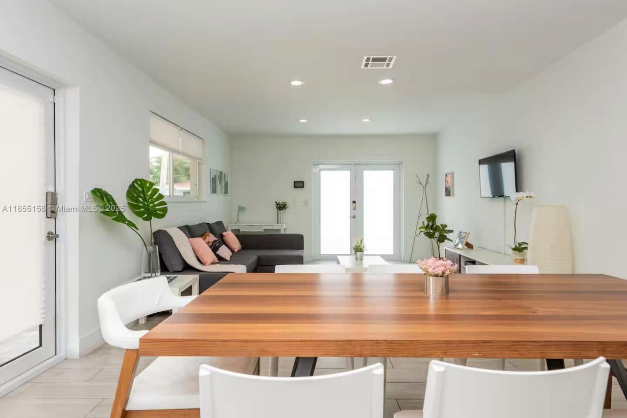 350 NW 50th St, Miami, FL 33127 Photo