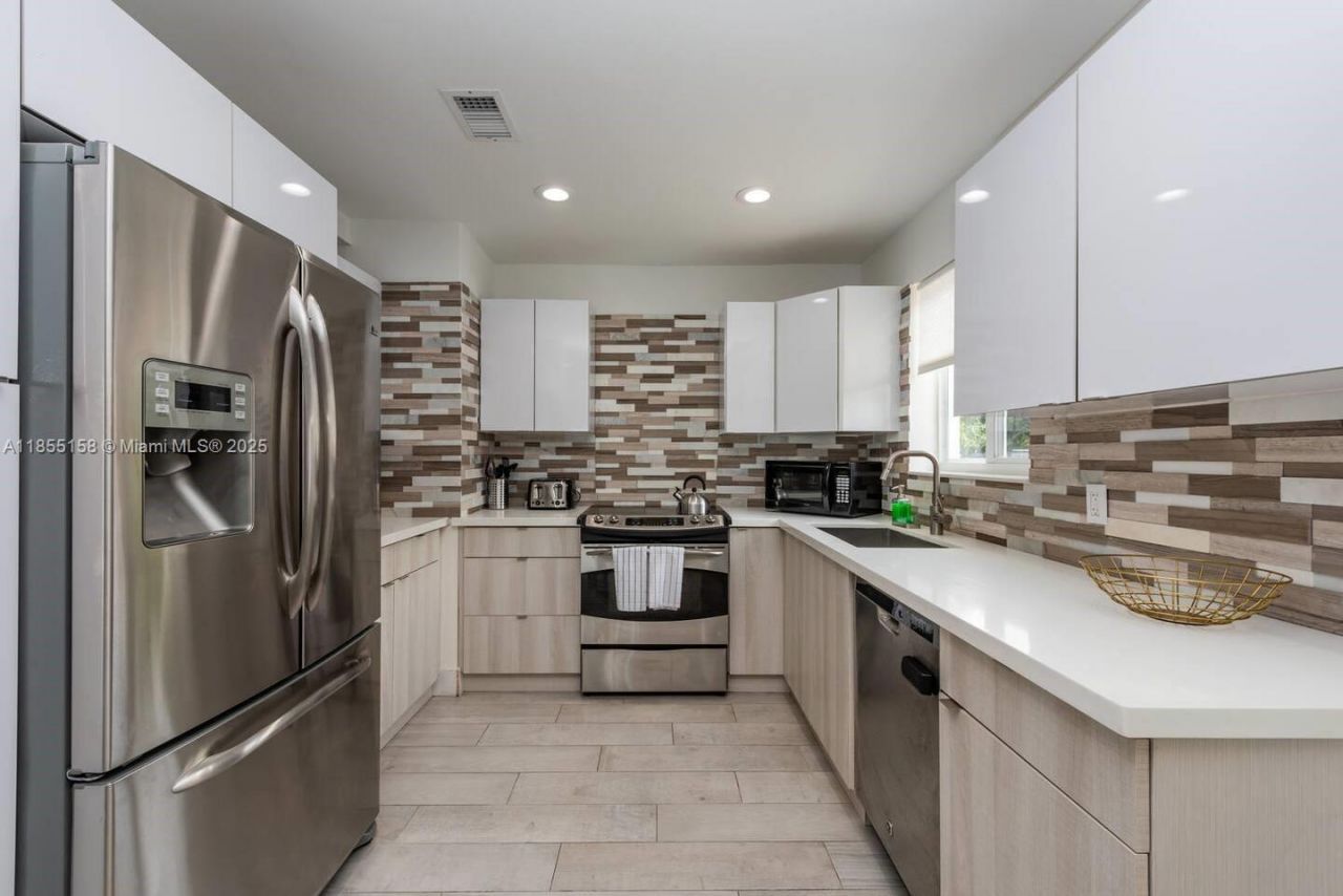 350 NW 50th St, Miami, FL 33127 Photo