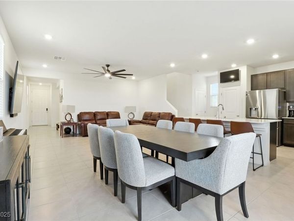 10106 Queens Pearl Street, Las Vegas, NV 89141