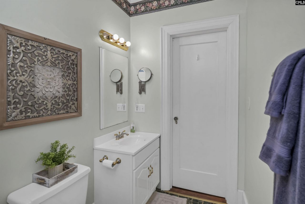 129 N Zion Street Photo 24