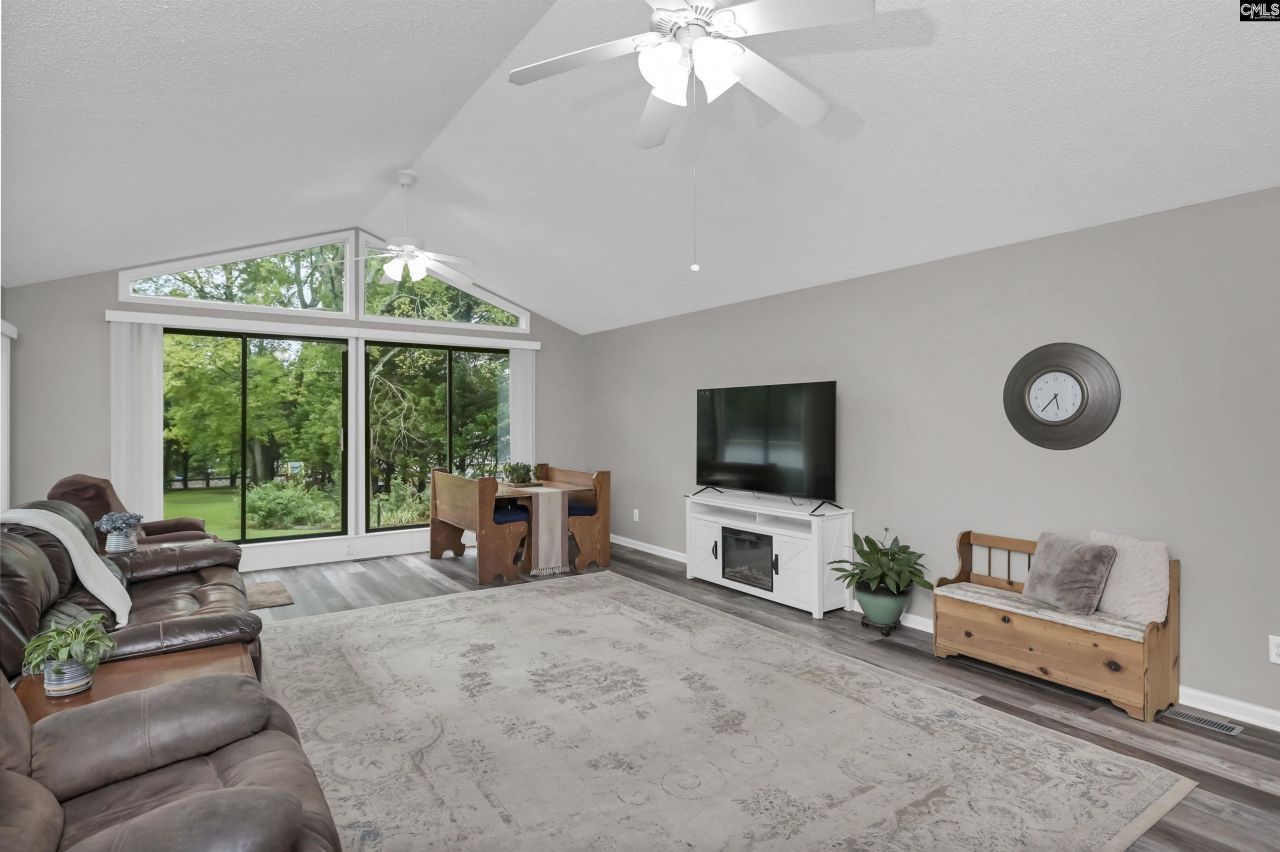 129 N Zion Street Photo 6