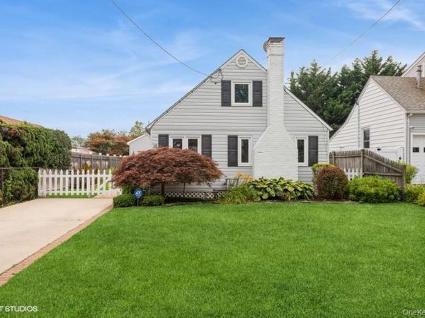 10 Stuart Avenue, Babylon, NY 11702