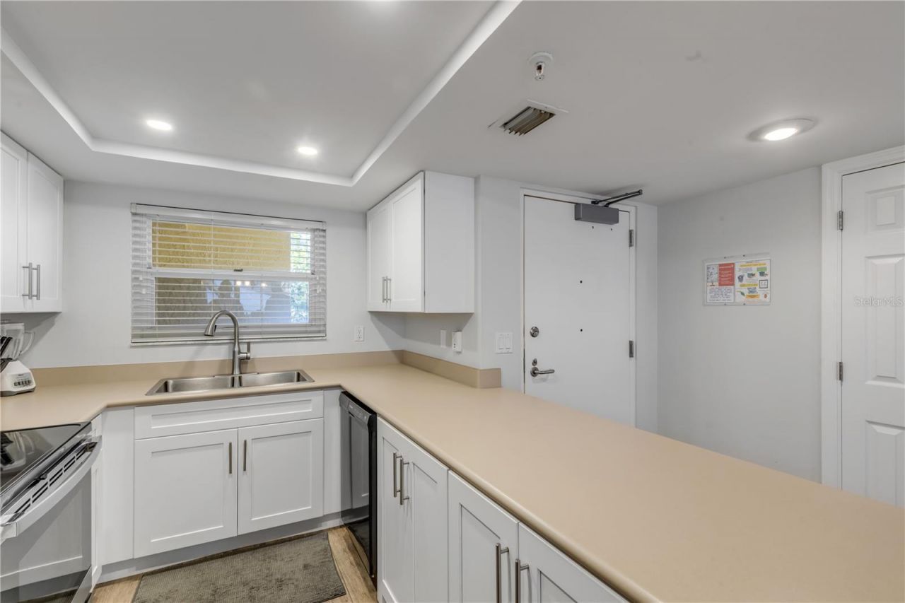 425 S Atlantic Avenue, Unit 304, New Smyrna Beach, FL 32169 Photo