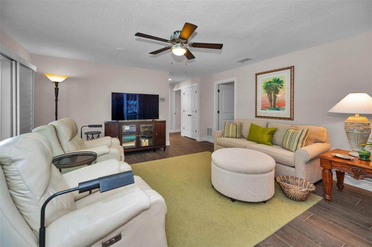 2057 Kansas Avenue Ne, Saint Petersburg, FL 33703 Photo