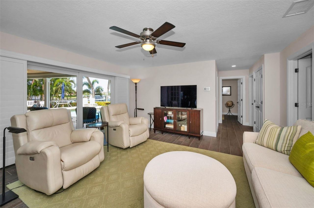 2057 Kansas Avenue Ne, Saint Petersburg, FL 33703 Photo