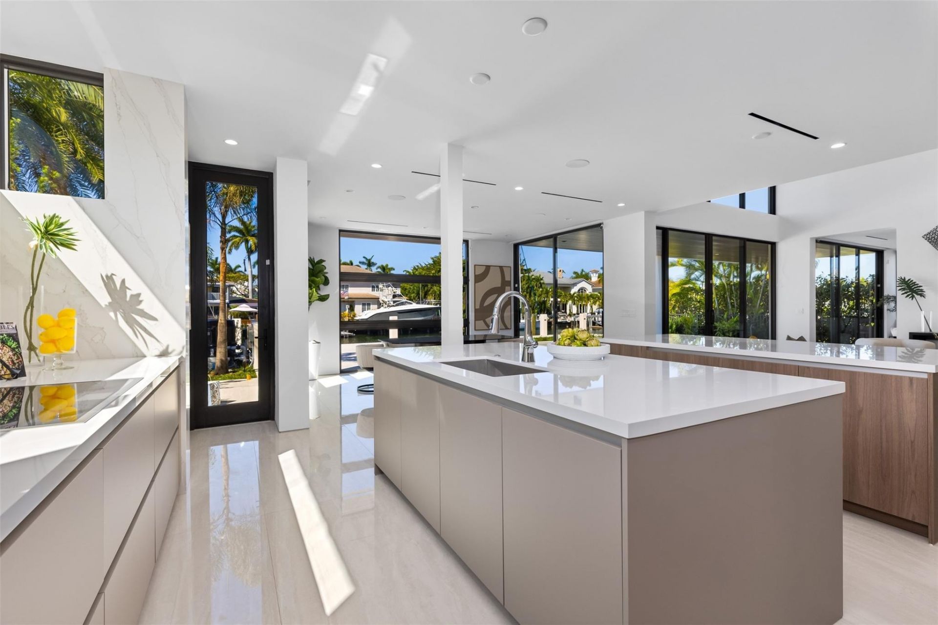 1637 SE 14th Street, Fort Lauderdale, FL 33316 Photo