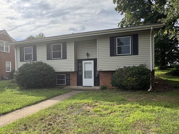 833 JEFFERSON AVE, WAYNESBORO, VA 22980