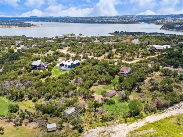 1102 Debco LN, Spicewood, TX 78669