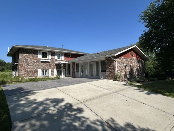 194 S Collins Street, South Elgin, IL 60177