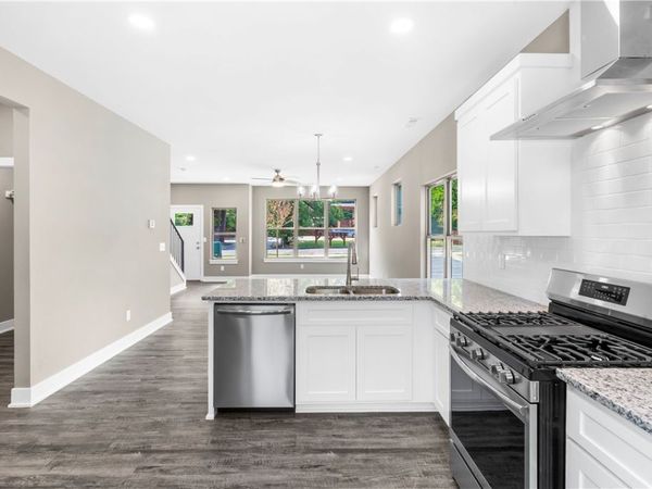 978 W Holly Street, Fayetteville, AR 72703