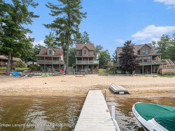 1418 Hillcrest Avenue, Harrison, MI 48625