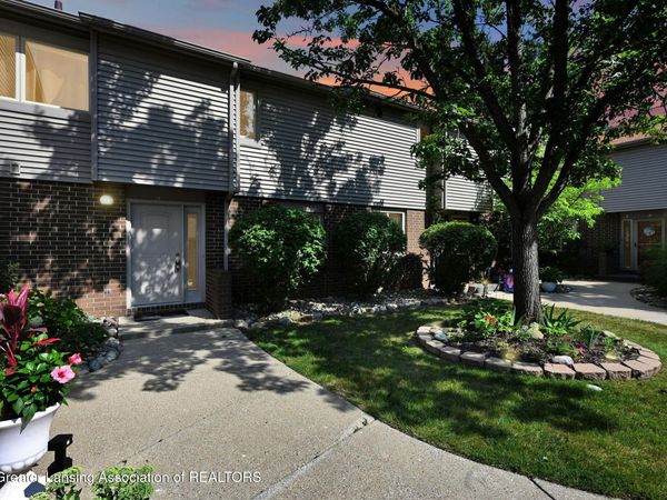929 Grenoble Drive, Lansing, MI 48917