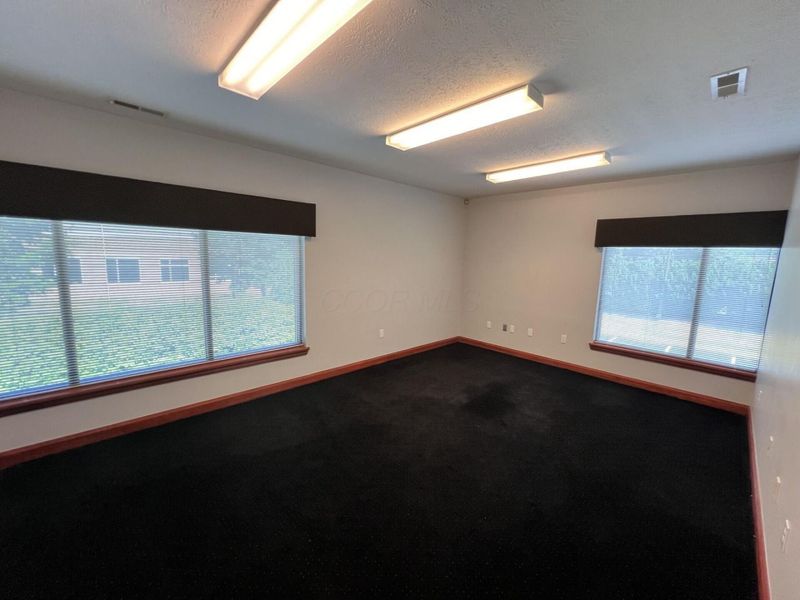 5060 Parkcenter Avenue , Dublin, OH 43017 Photo 15