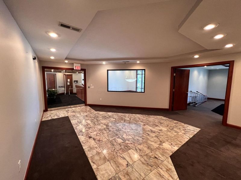 5060 Parkcenter Avenue , Dublin, OH 43017 Photo 17