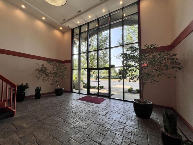 5060 Parkcenter Avenue , Dublin, OH 43017 Photo 9