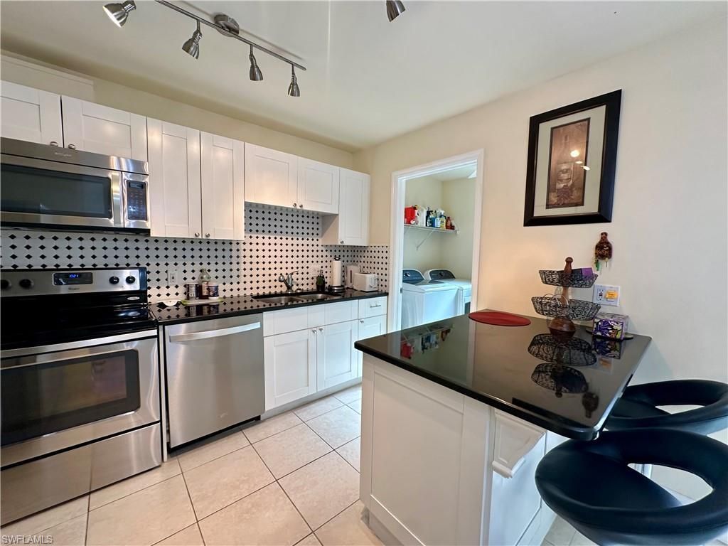 788 Park Shore Dr, Unit D20, Naples, FL 34103 Photo