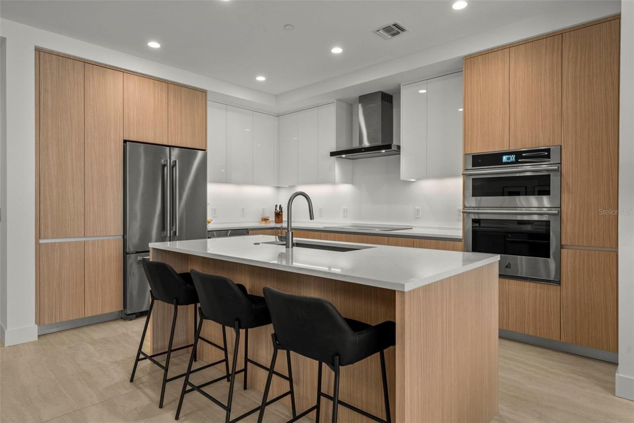 301 Quay Commons, Unit 1008, Sarasota, FL 34236 Photo