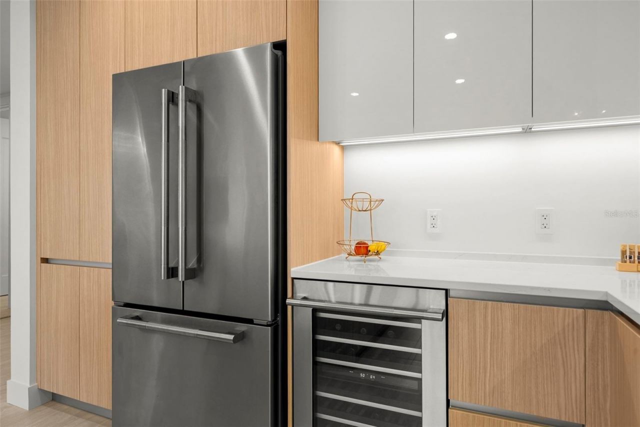 301 Quay Commons, Unit 1008, Sarasota, FL 34236 Photo