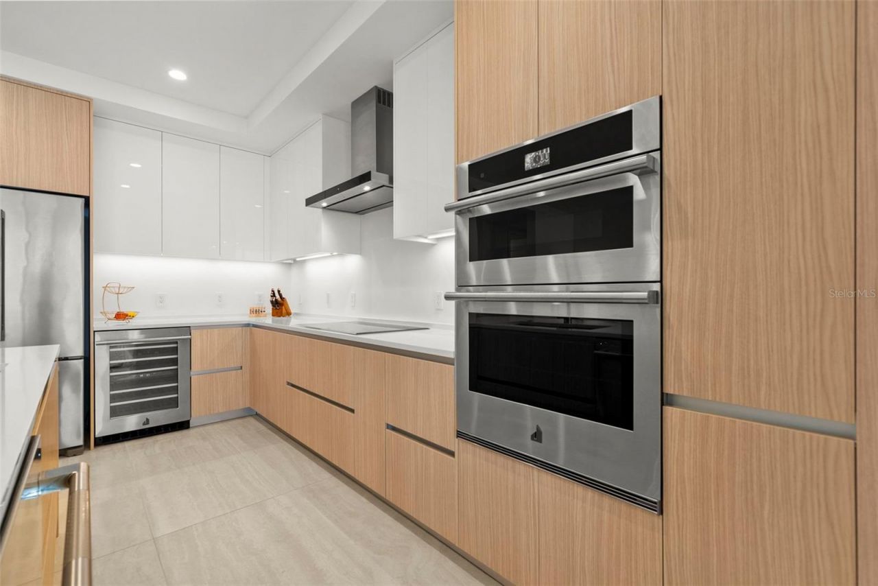 301 Quay Commons, Unit 1008, Sarasota, FL 34236 Photo