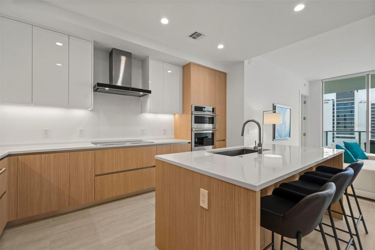 301 Quay Commons, Unit 1008, Sarasota, FL 34236 Photo