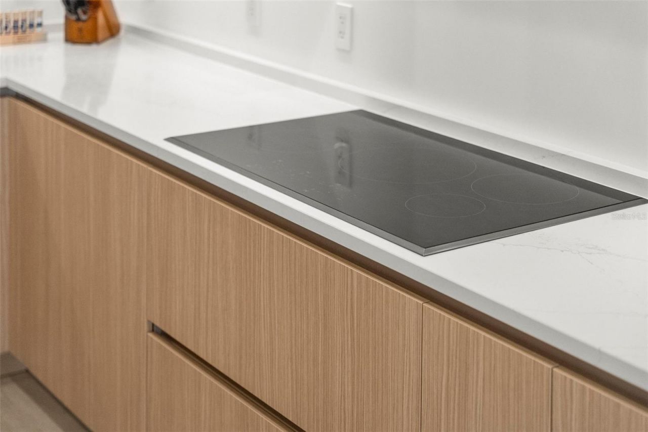 301 Quay Commons, Unit 1008, Sarasota, FL 34236 Photo