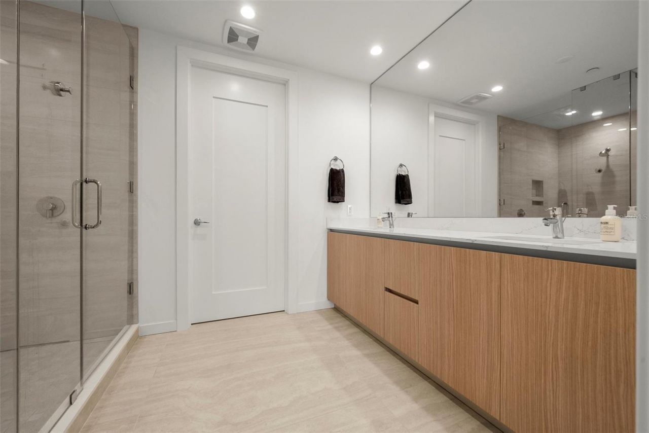 301 Quay Commons, Unit 1008, Sarasota, FL 34236 Photo