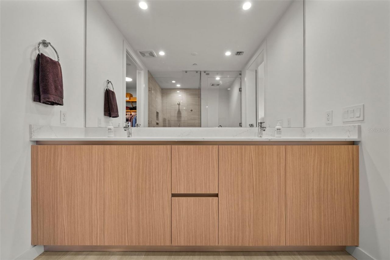 301 Quay Commons, Unit 1008, Sarasota, FL 34236 Photo