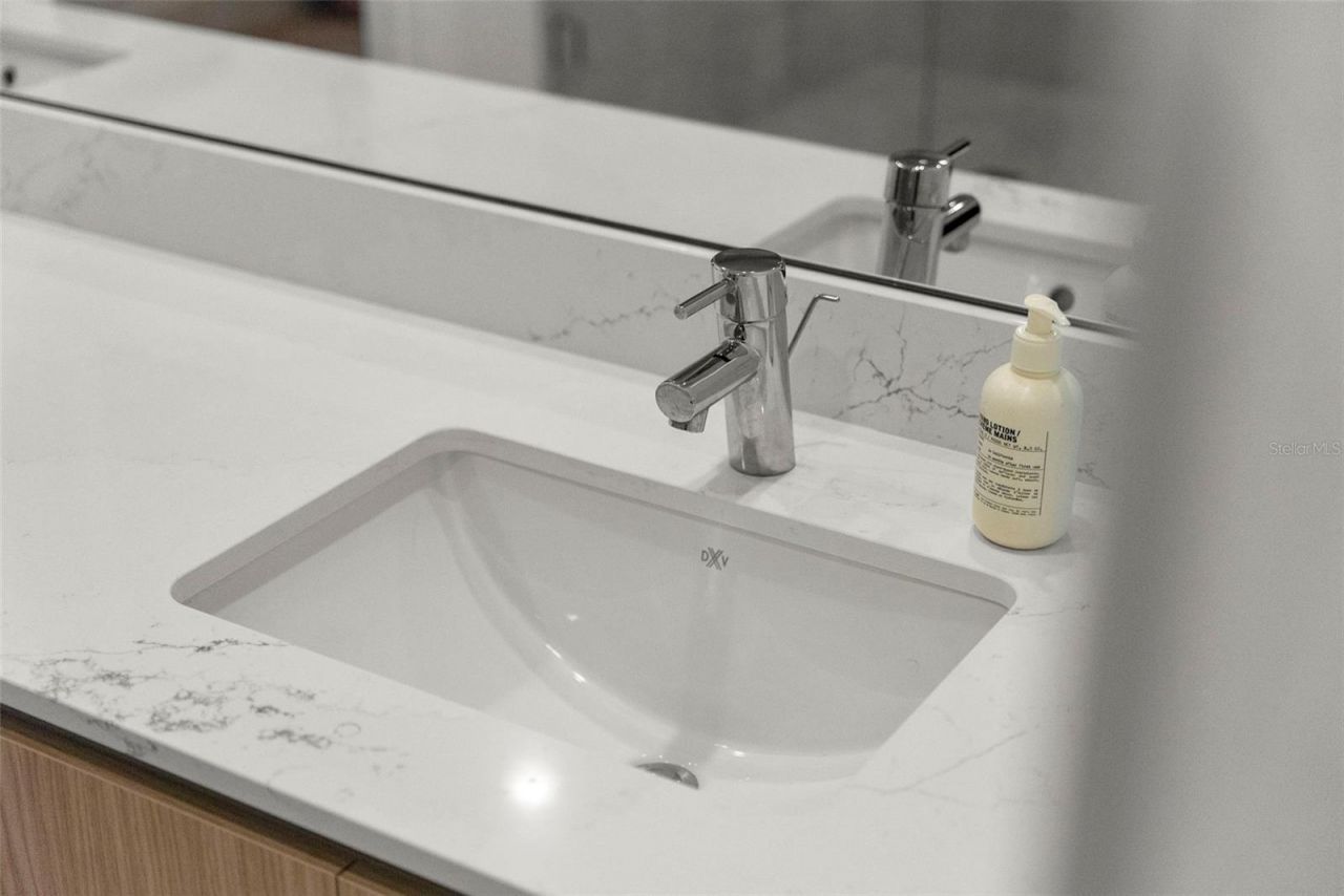 301 Quay Commons, Unit 1008, Sarasota, FL 34236 Photo