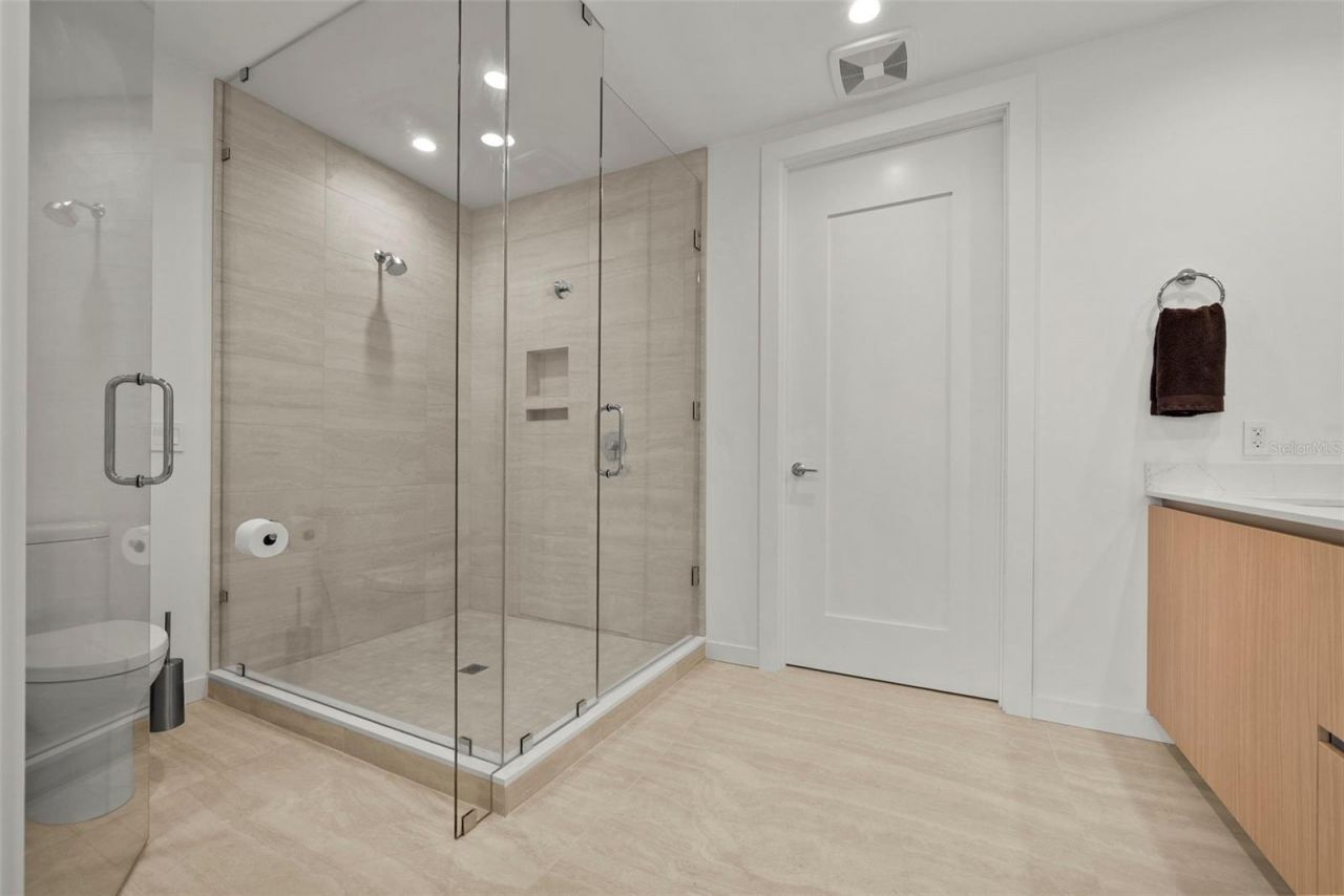 301 Quay Commons, Unit 1008, Sarasota, FL 34236 Photo