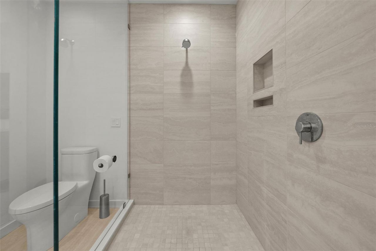 301 Quay Commons, Unit 1008, Sarasota, FL 34236 Photo