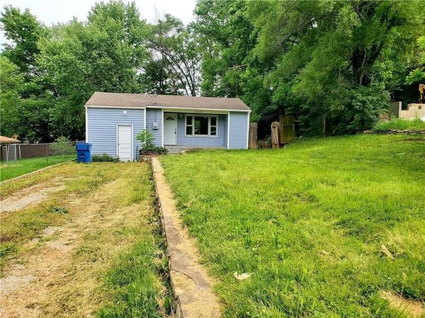 4136 N Kansas Avenue, Kansas City, MO 64117