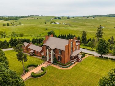 325B FACTORY OUTLET DR, Max Meadows, VA 24360