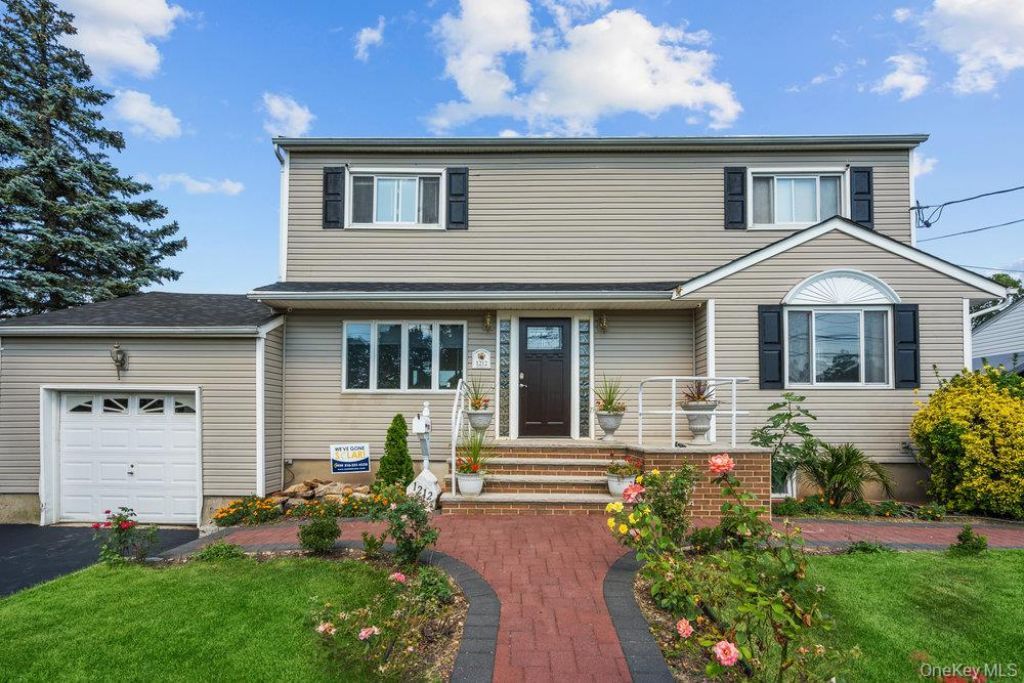 1212 Herzel Boulevard, West Babylon, NY 11704 Main Photo