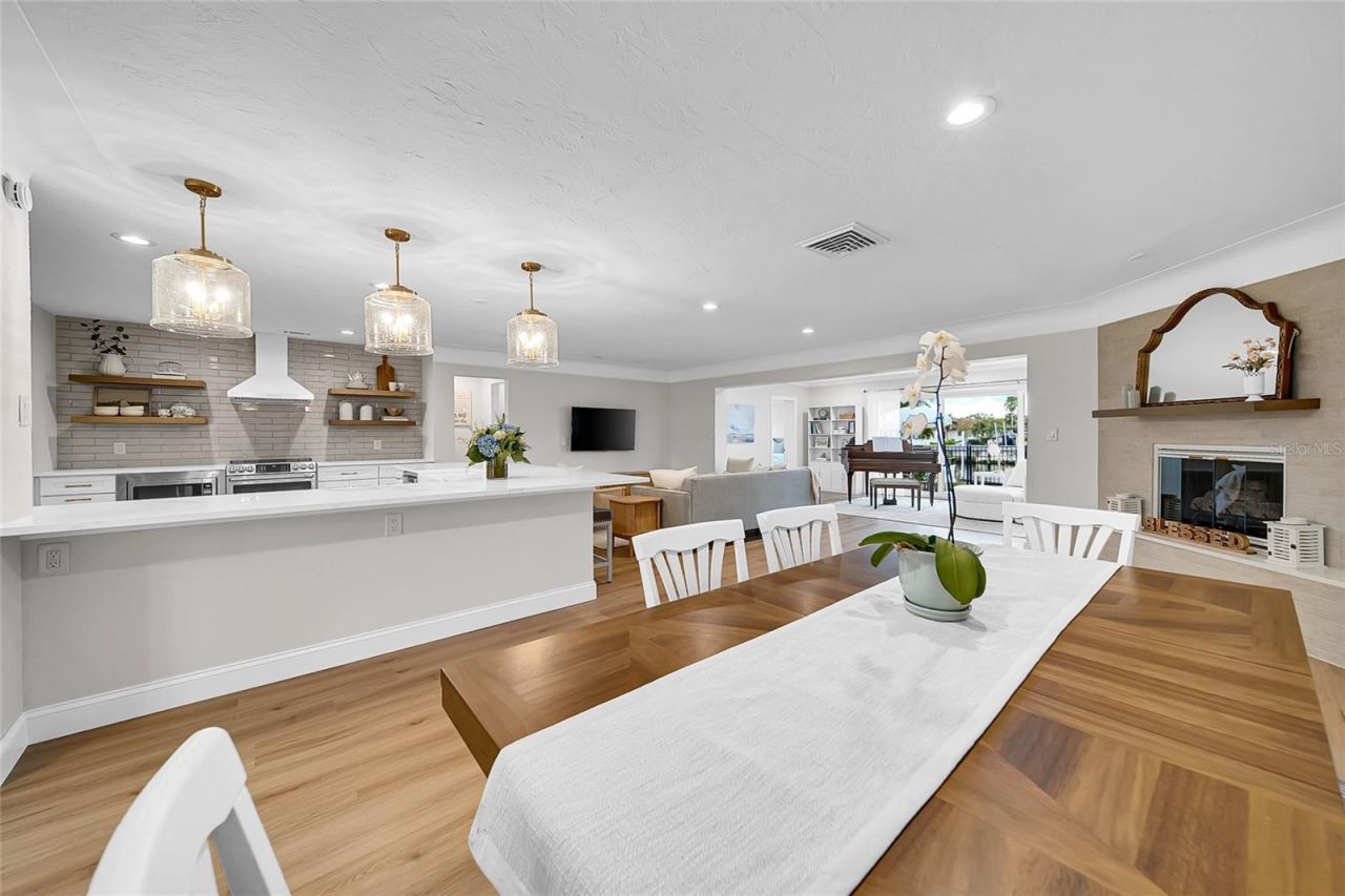 2025 Michigan Avenue Ne, Saint Petersburg, FL 33703 Photo