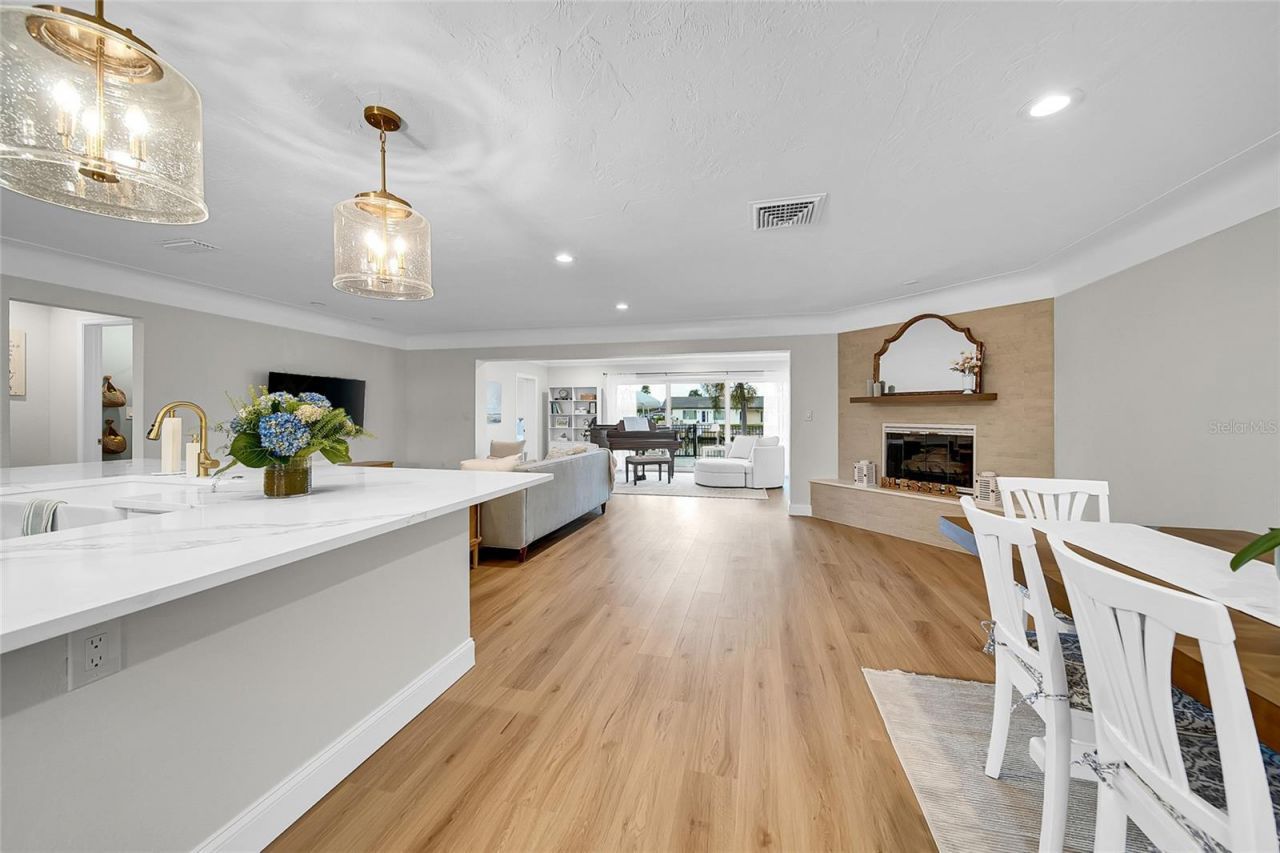 2025 Michigan Avenue Ne, Saint Petersburg, FL 33703 Photo