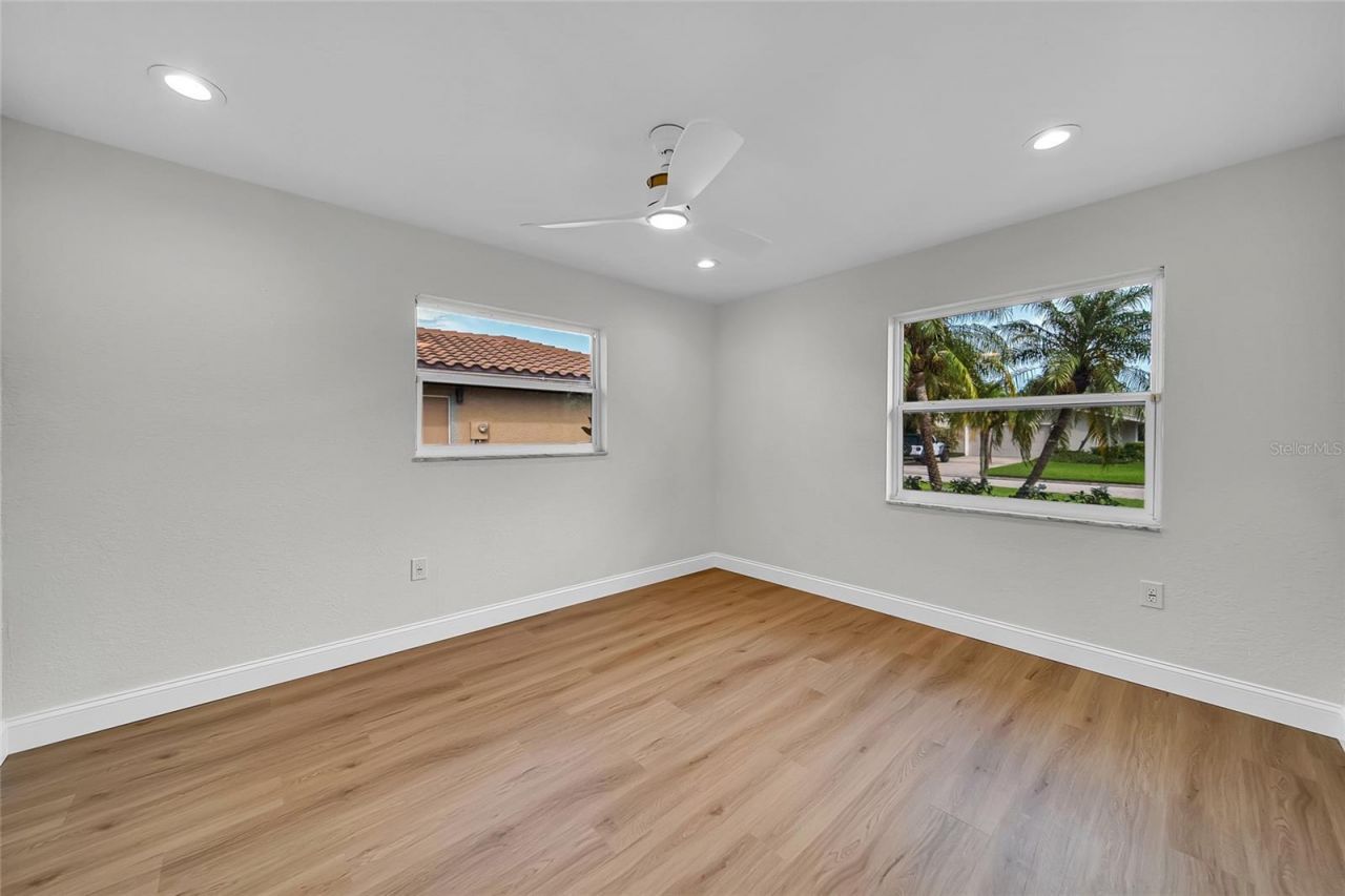 2025 Michigan Avenue Ne, Saint Petersburg, FL 33703 Photo