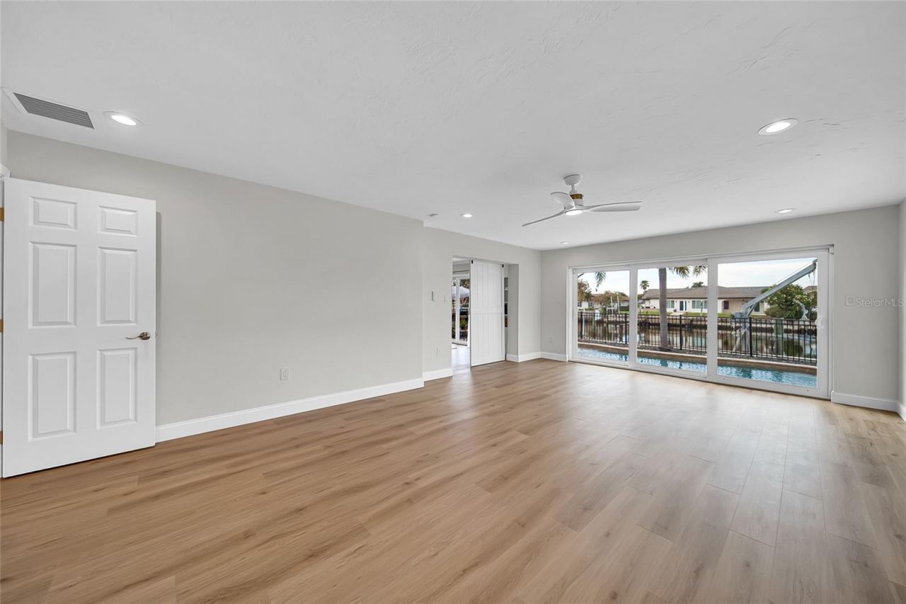 2025 Michigan Avenue Ne, Saint Petersburg, FL 33703 Photo